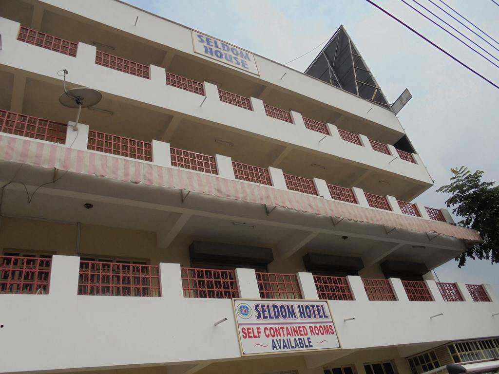 Seldom Hotel Nairobi Bagian luar foto